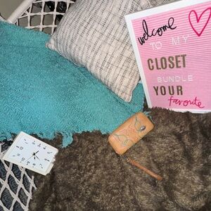 Justin Boots Tan Wallet with Embroidered Design